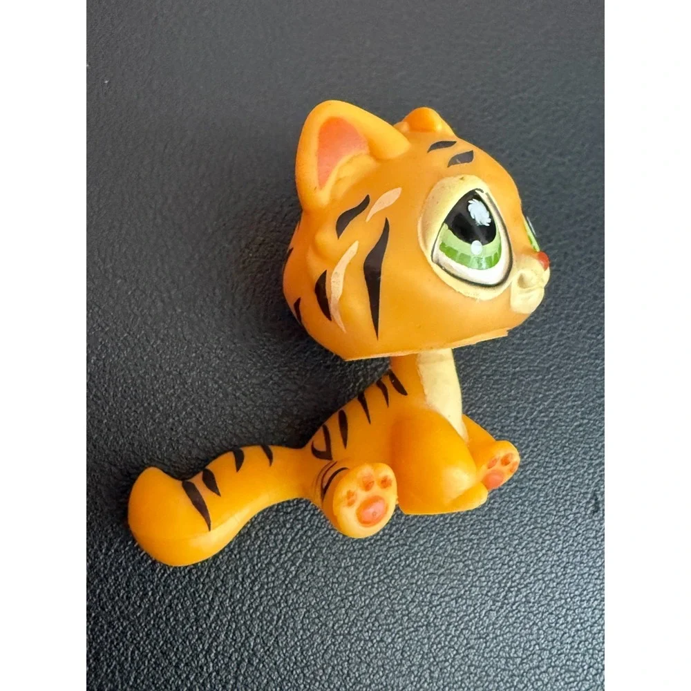 100% AUTHENTIC Littlest Pet Shop Lot #905 Tiger Bonbon‎ Cat 2006 Green Eyes VTG
